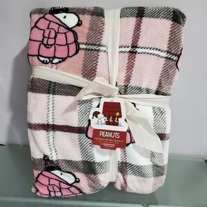 NEW HTF PInk Snoopy in a puffy pink jacket plaid